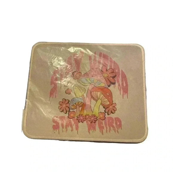 MACBOOK NEW AIR 13' COVER WITH MUSHROOMS DESIGNS AND MOUSE PAD - Picture 3 of 4